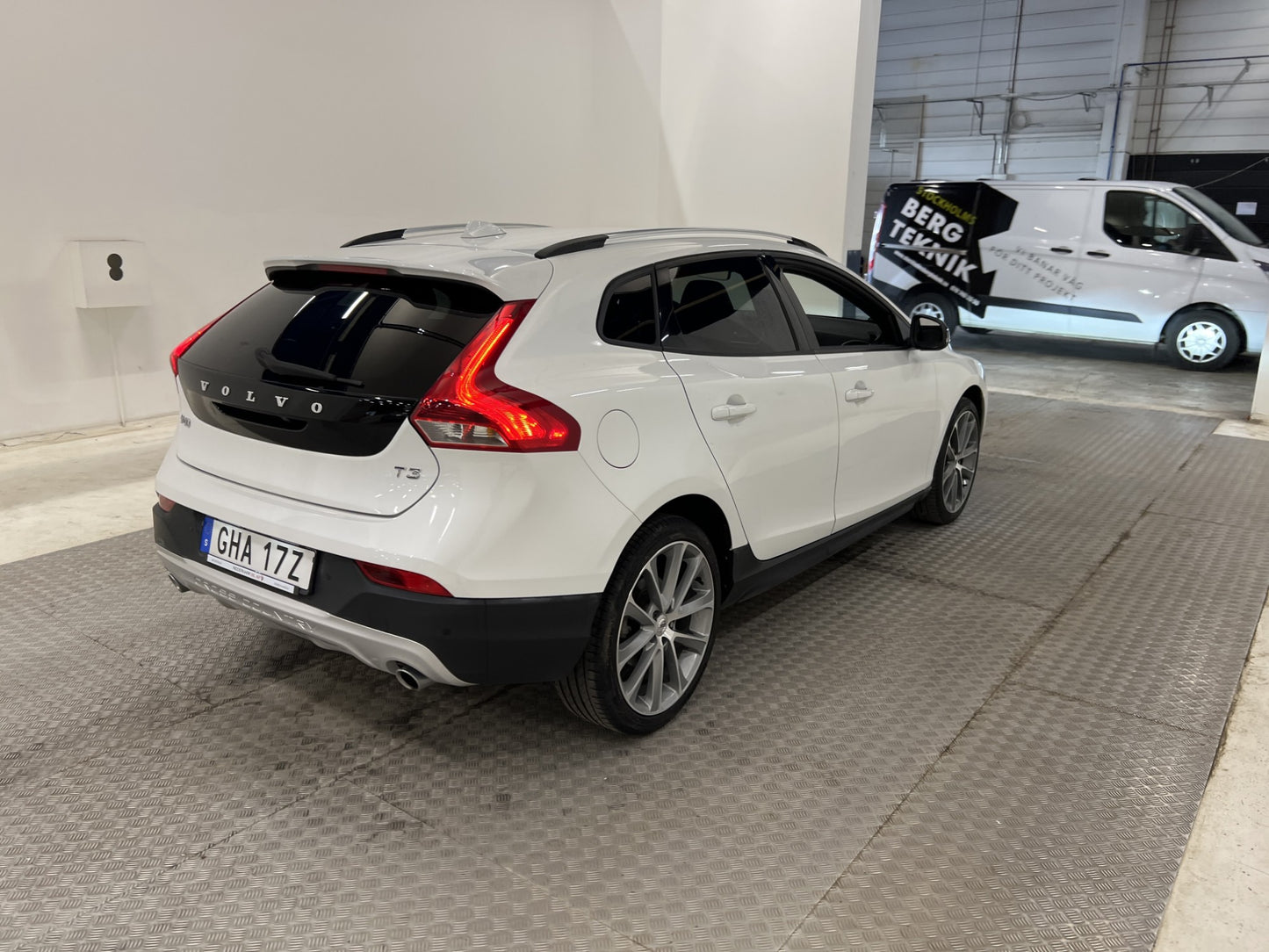 Volvo V40 Cross Country T3 152hk Voc B-Värm Navi B-Kamera