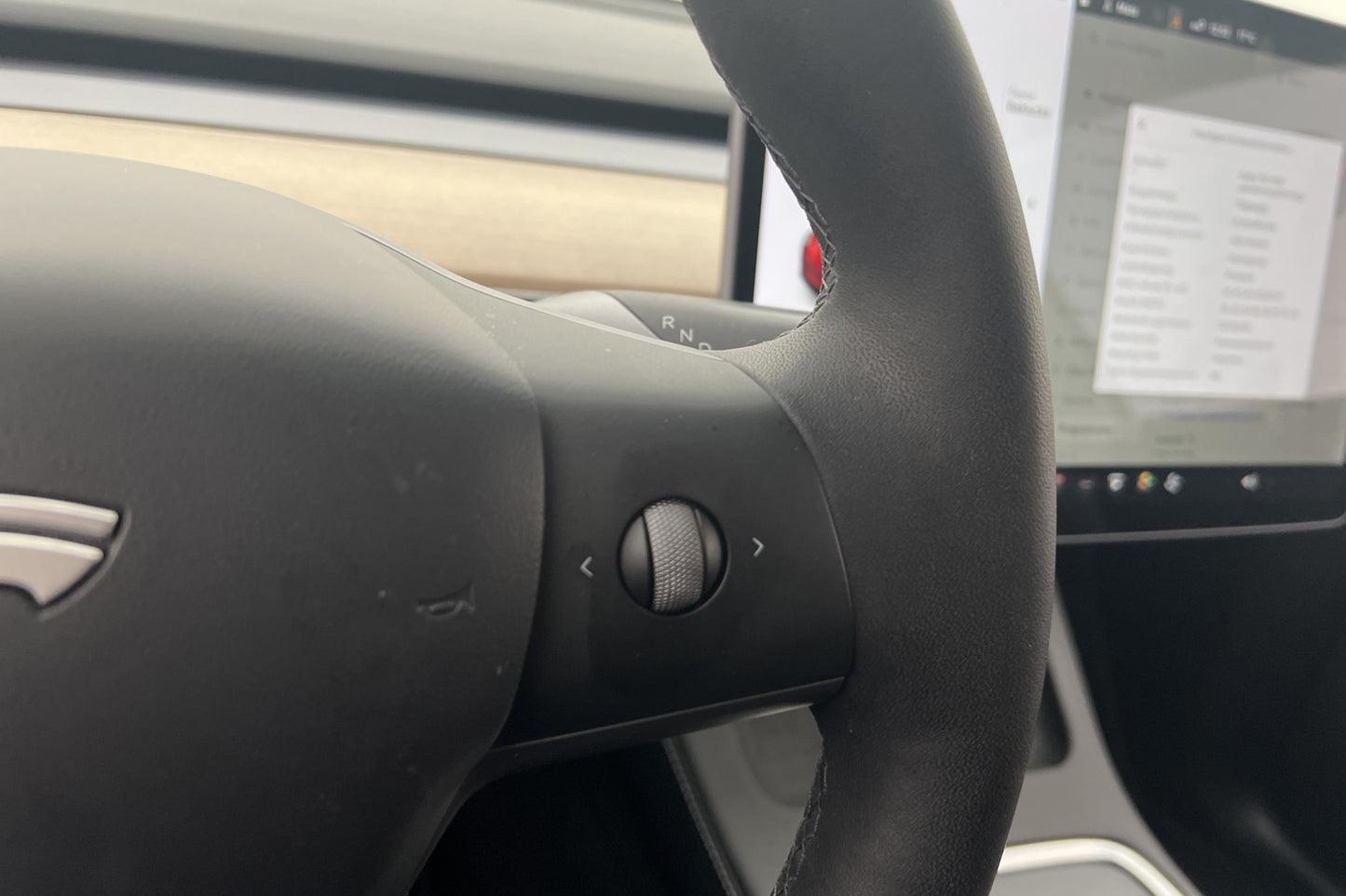 Tesla Model Y Long Range AWD En-bruk Dragkork MOMS Sv.Såld