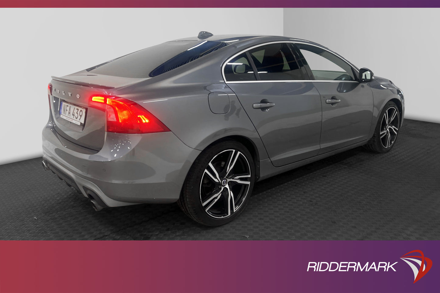 Volvo S60 T3 152hk R-Design Navi Taklucka B-Värm VOC