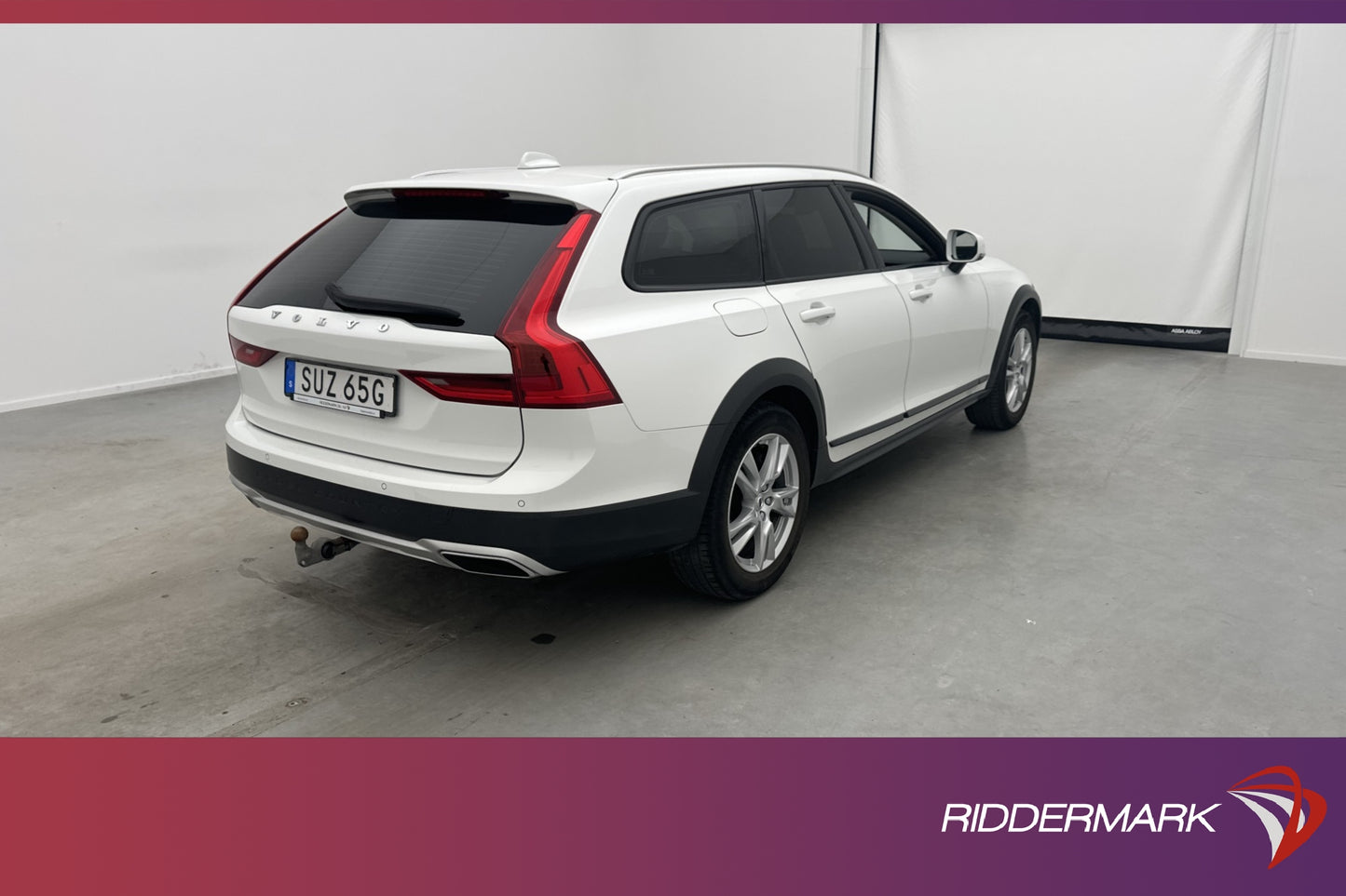 Volvo V90 Cross Country D4 AWD Momentum VOC Värm Navi Drag