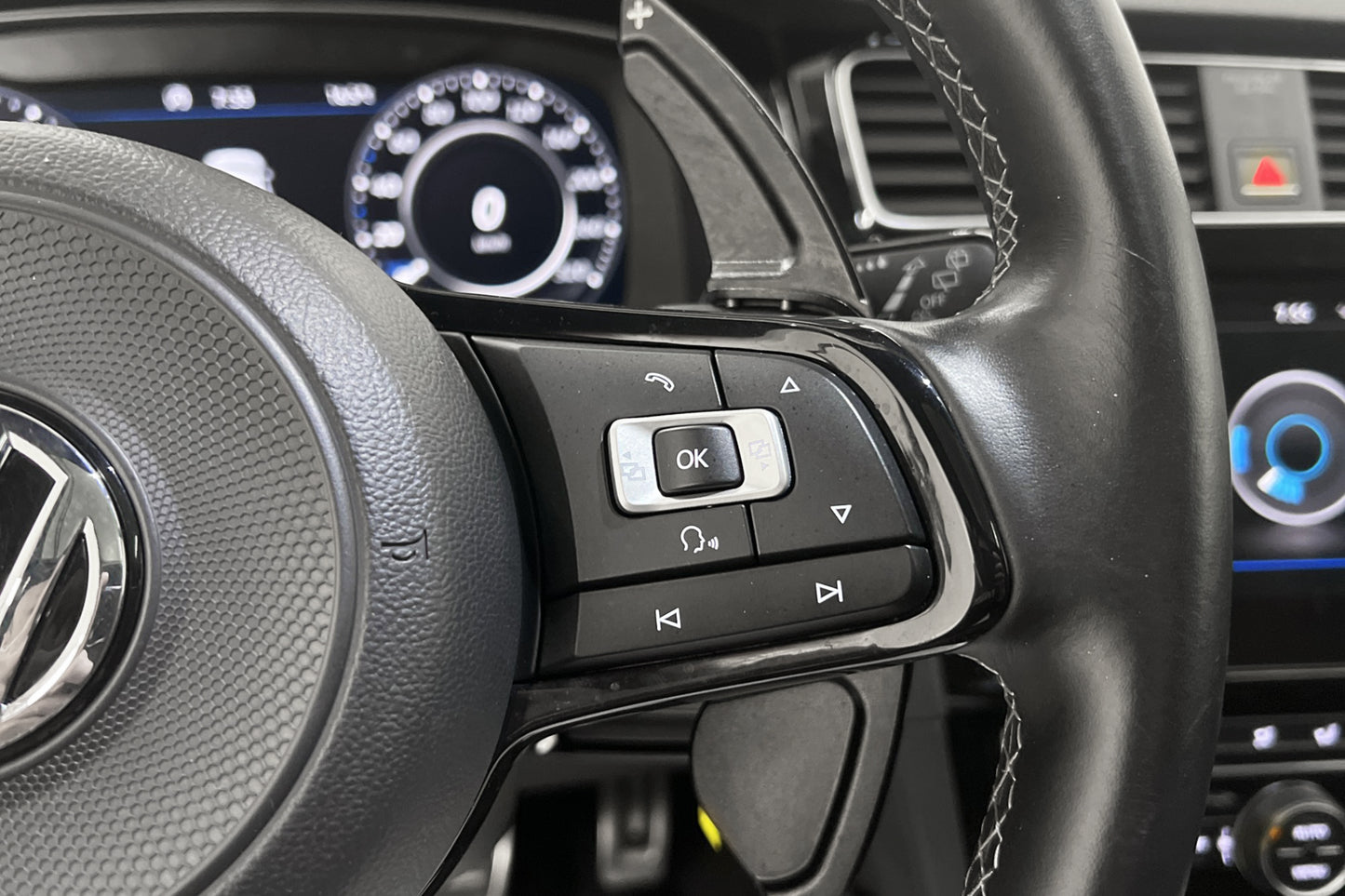 Volkswagen Golf R 2.0 4M 310hk Taklucka Dynaudio Cockpit DCC