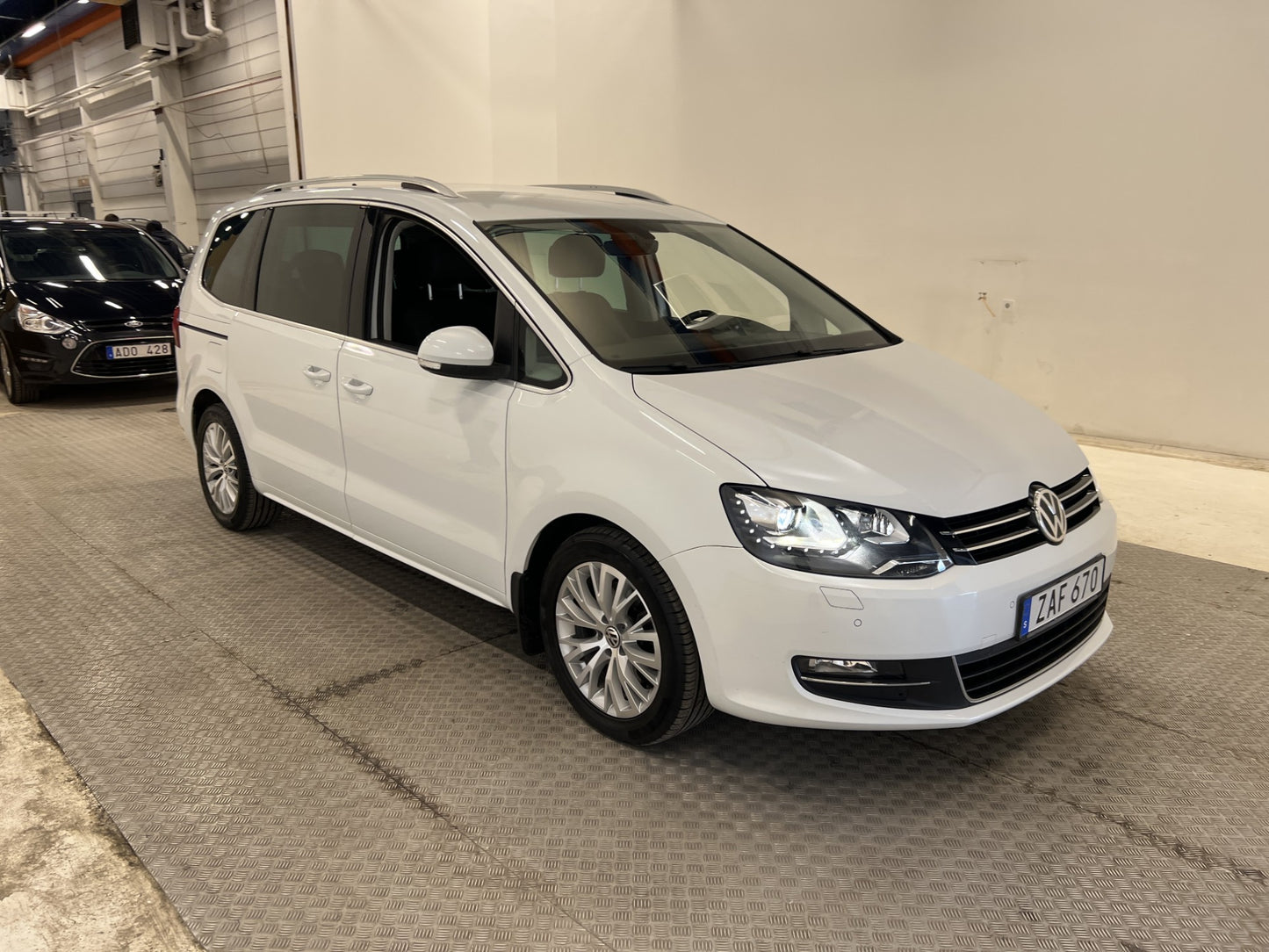 Volkswagen Sharan 4M 184hk 7-Sits Värmare Bkamera Dragpkt