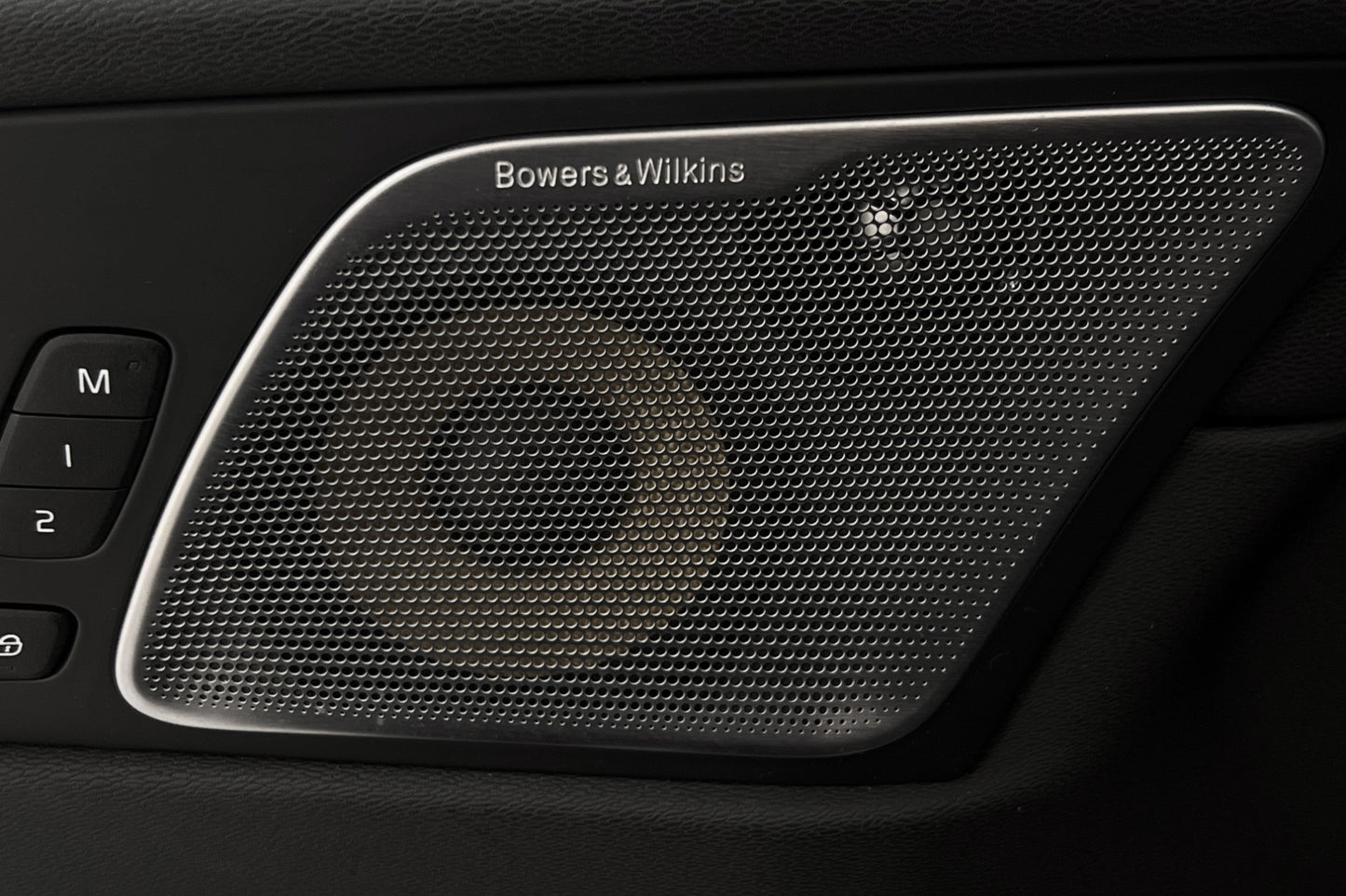 Volvo XC60 T5 AWD R-Design Bowers & Wilkins Navi Drag