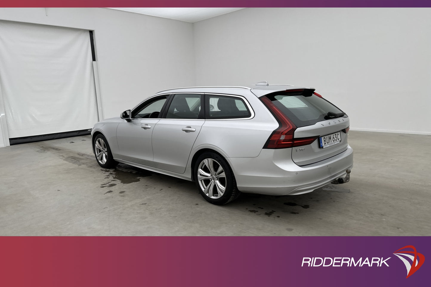 Volvo V90 D4 AWD 190hk Momentum VOC Värm H/K Kamera Drag