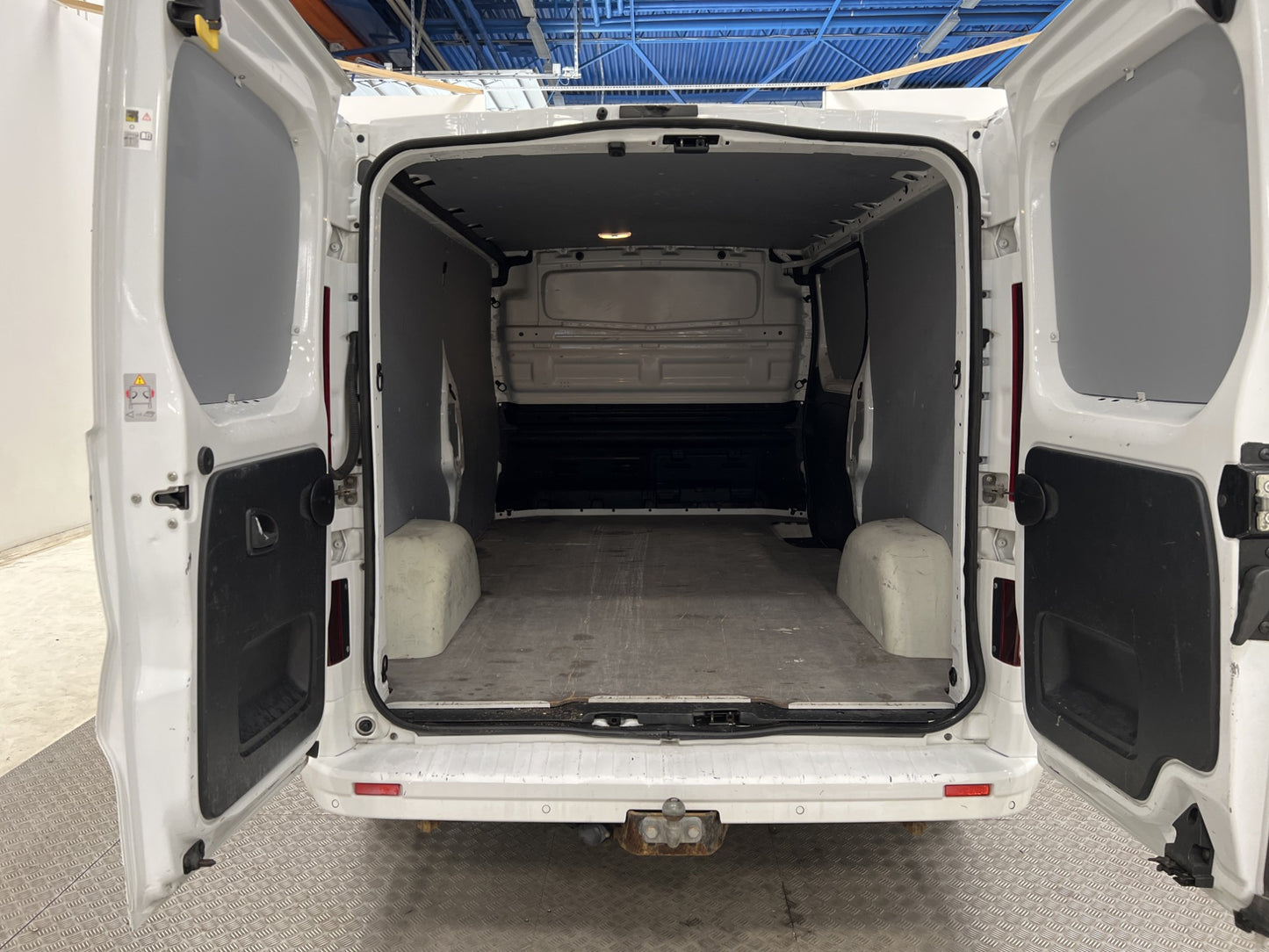 Opel Vivaro L2 1.6 145hk Värmare Dragkrok B-Kamera Moms