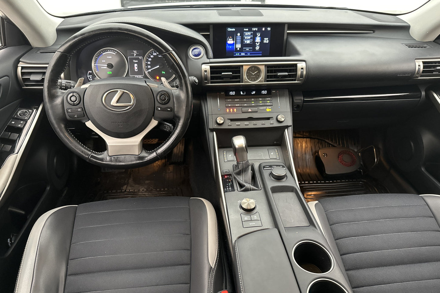 Lexus IS 300h 2.5 CVT 223hk Special Edt Värmare Kamera