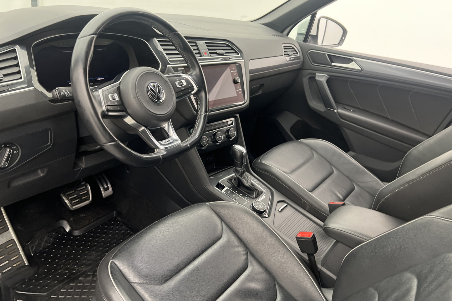 Volkswagen Tiguan 2.0 TSI 220hk 4M R-Line Cockpit Värmare