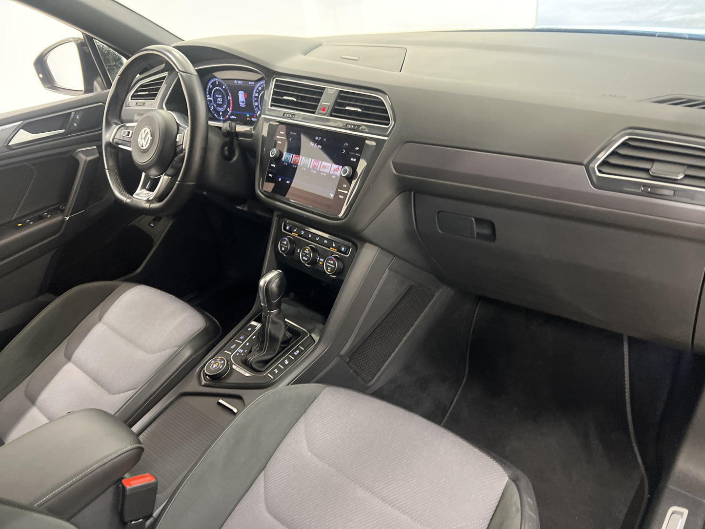 Volkswagen Tiguan Allspace 4M 7-sits R-Line Värmare Cockpit