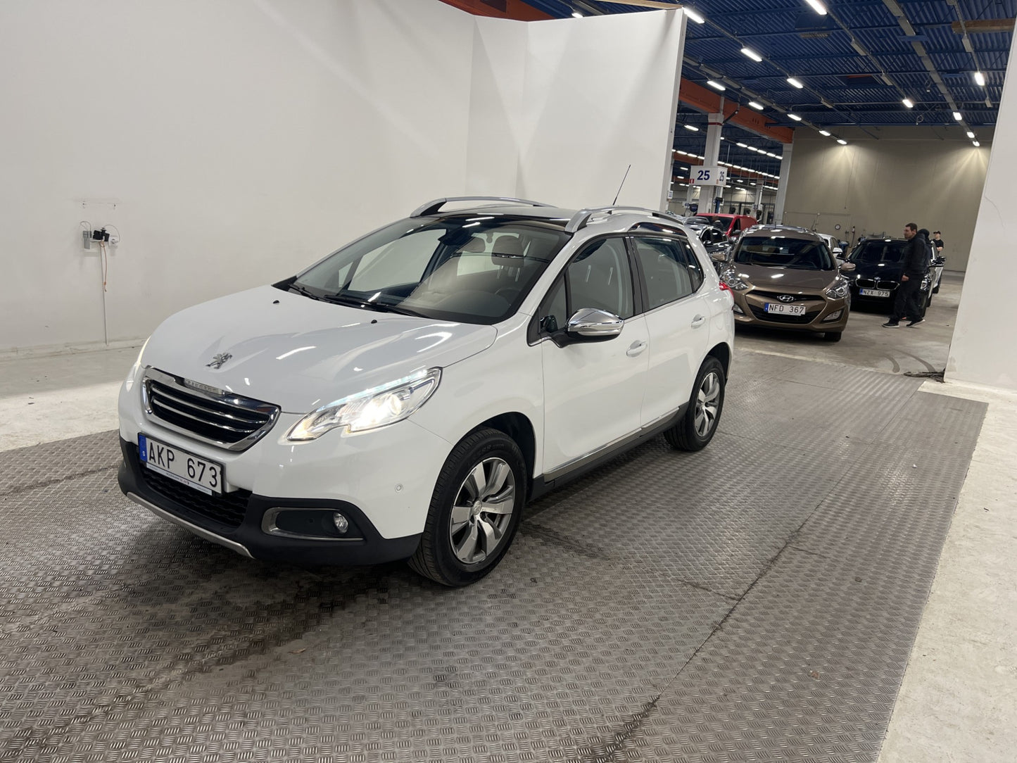 Peugeot 2008 1.2 VTi Allure Motorvärmare Pano Navigation