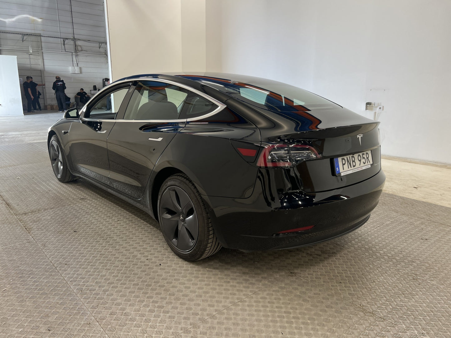 Tesla Model 3 Long Range AWD 440hk Svensksåld Autopilot