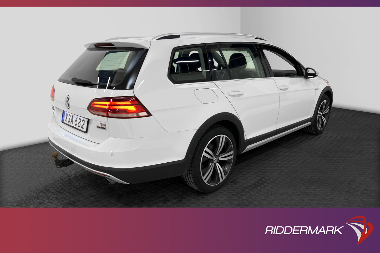 Volkswagen Golf Alltrack 4M 180hk Premium B-Kam Drag Nyserv