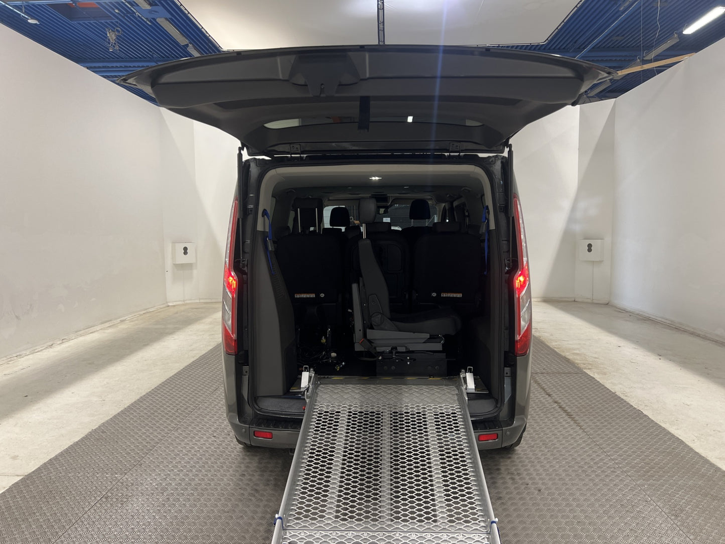 Ford Tourneo Custom Lång 2.0 Värmare Handikappanpassad Ramp