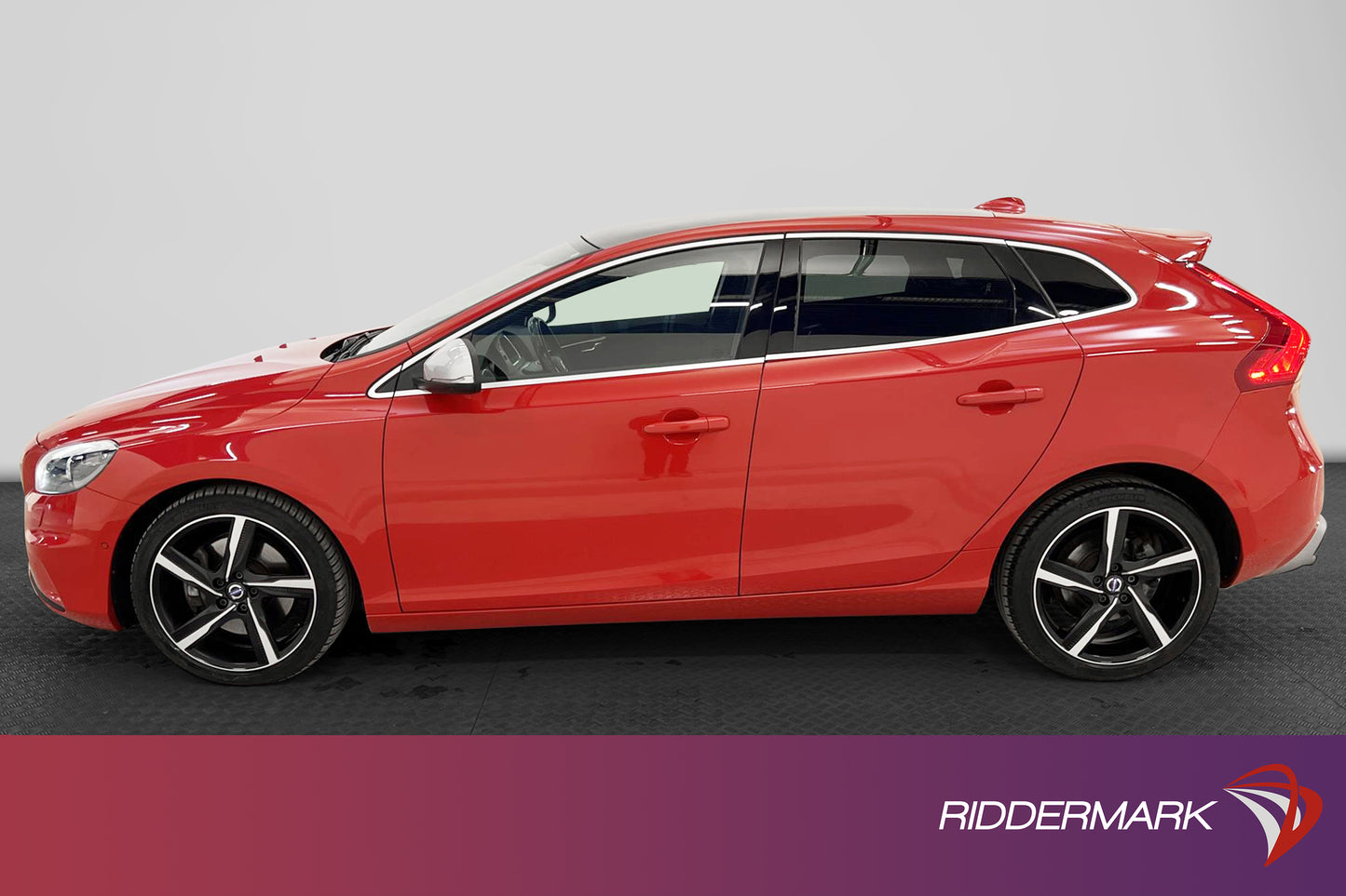 Volvo V40 D4 R-Design VOC Värmare Pano Skinn HELG KAMPANJ