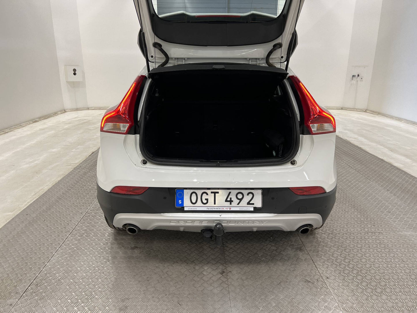 Volvo V40 Cross Country T3 152hk 2 Bruk Drag 2436kr Skatt