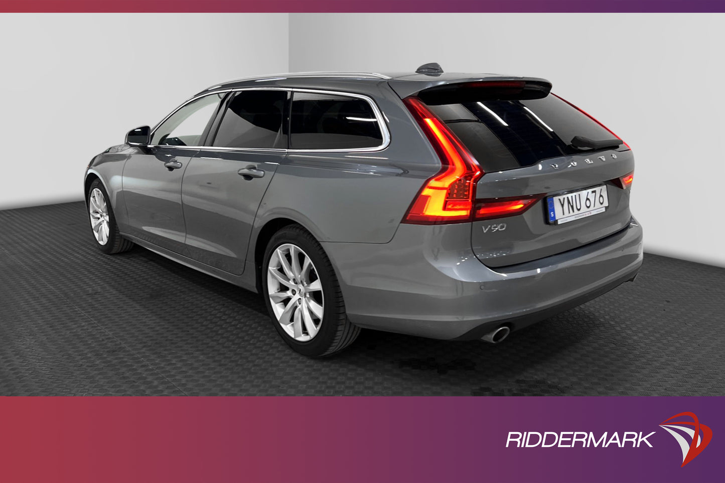 Volvo V90 T4 190hk Momentum Advanced VoC Värmare GPS 1-Ägare