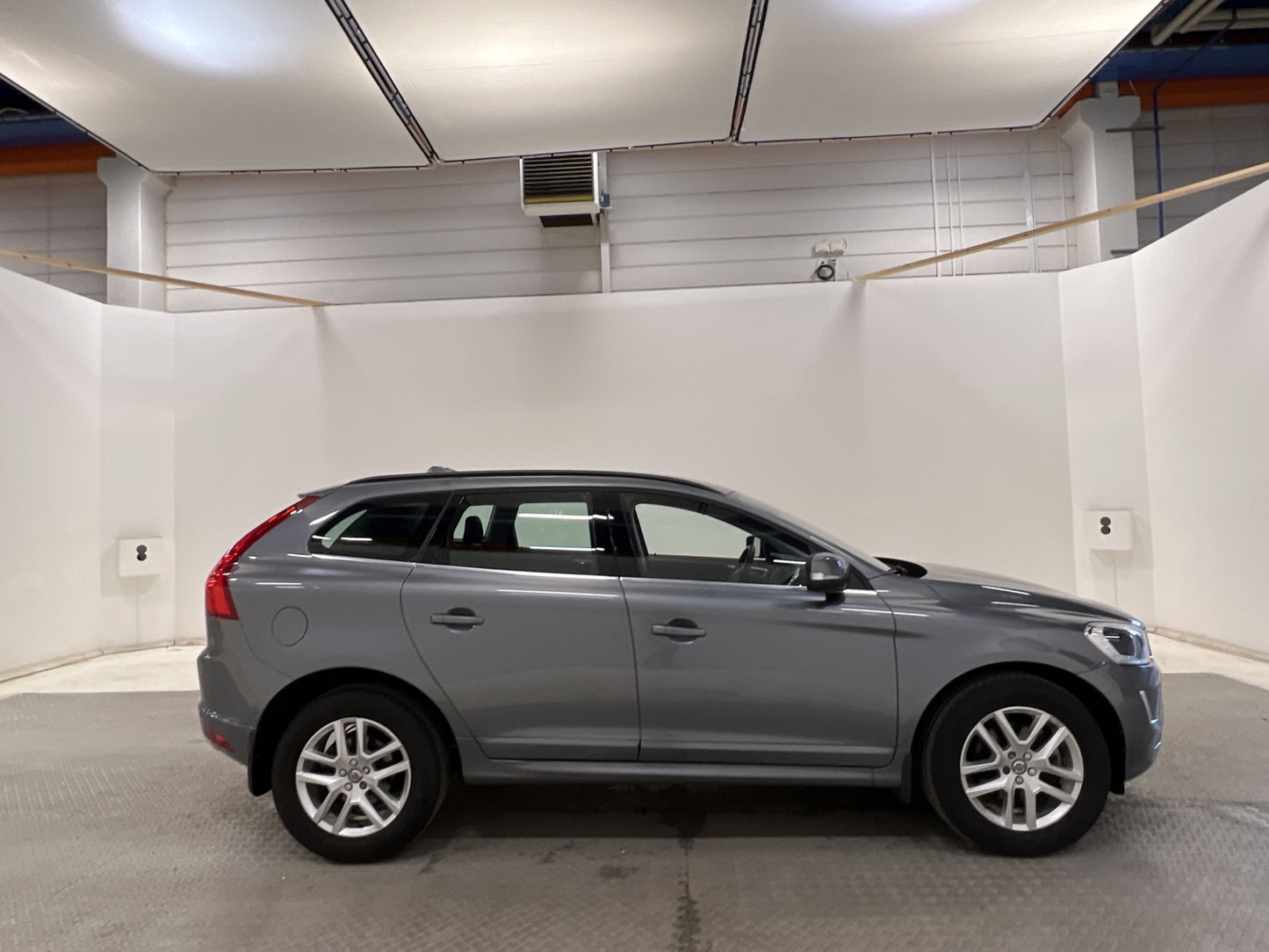 Volvo XC60 D4 AWD 190hk Classic Momentum Värmare VOC Navi