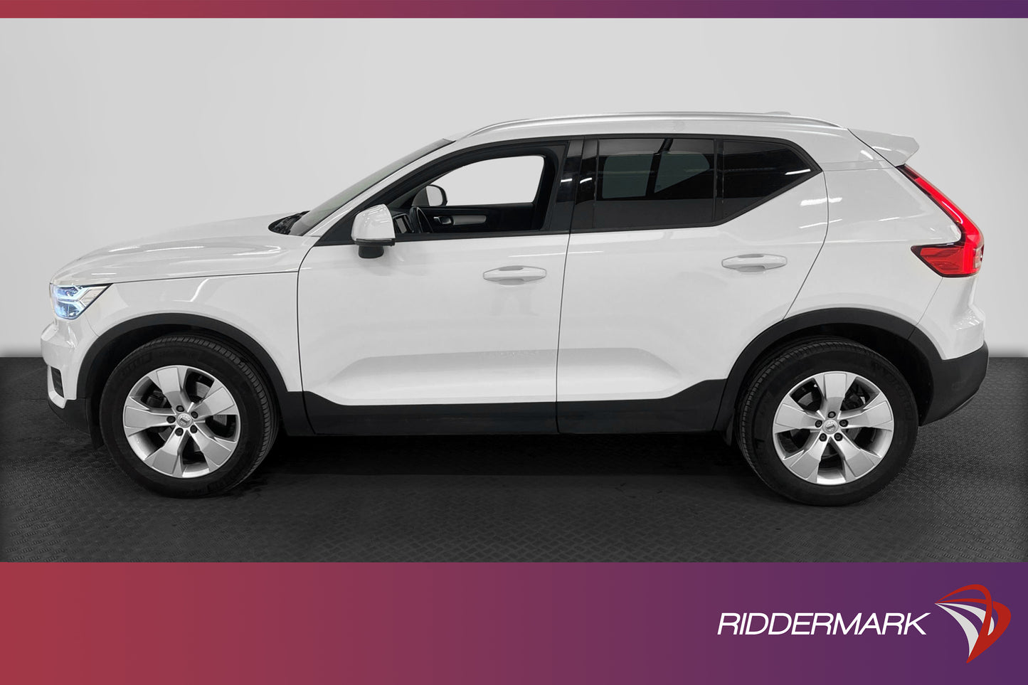 Volvo XC40 D3 AWD 150hk Momentum VOC Värmare Navi Välservad