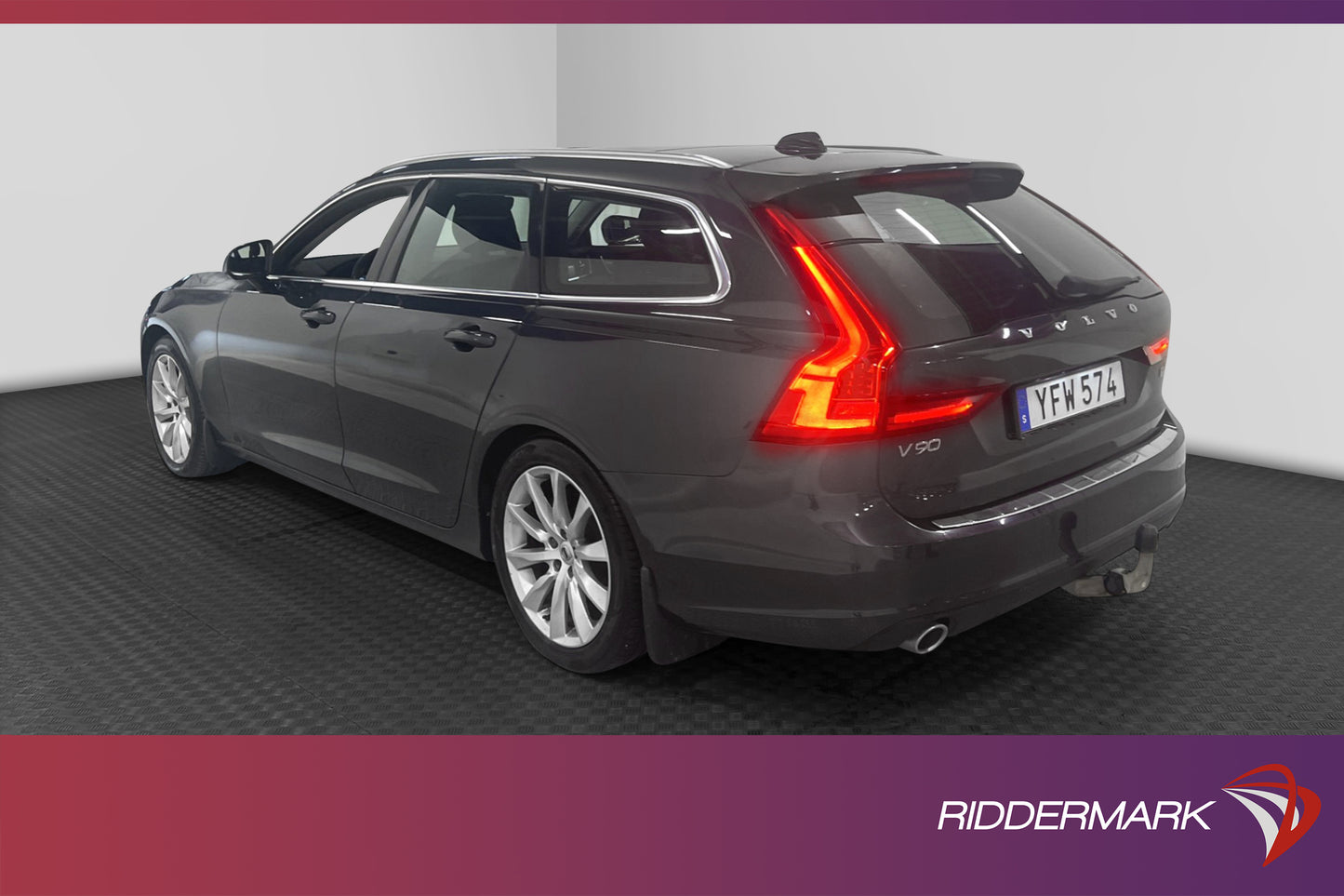 Volvo V90 D4 Advanced Pano VOC Värmare Navi 4-Zon BLIS Drag