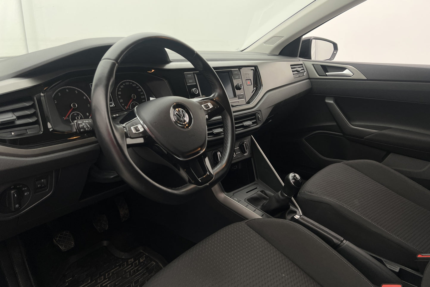 Volkswagen Polo 1.0 TSI 95hk Svart-optik Bluetooth Välservad