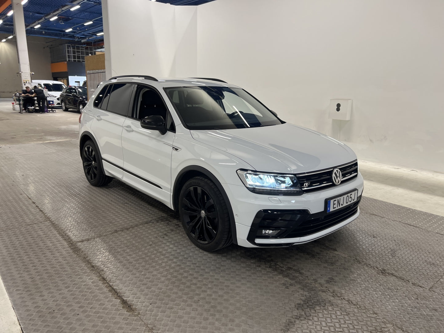 Volkswagen Tiguan 190h 4M R-Line Black Cockpit Dynaudio Värm