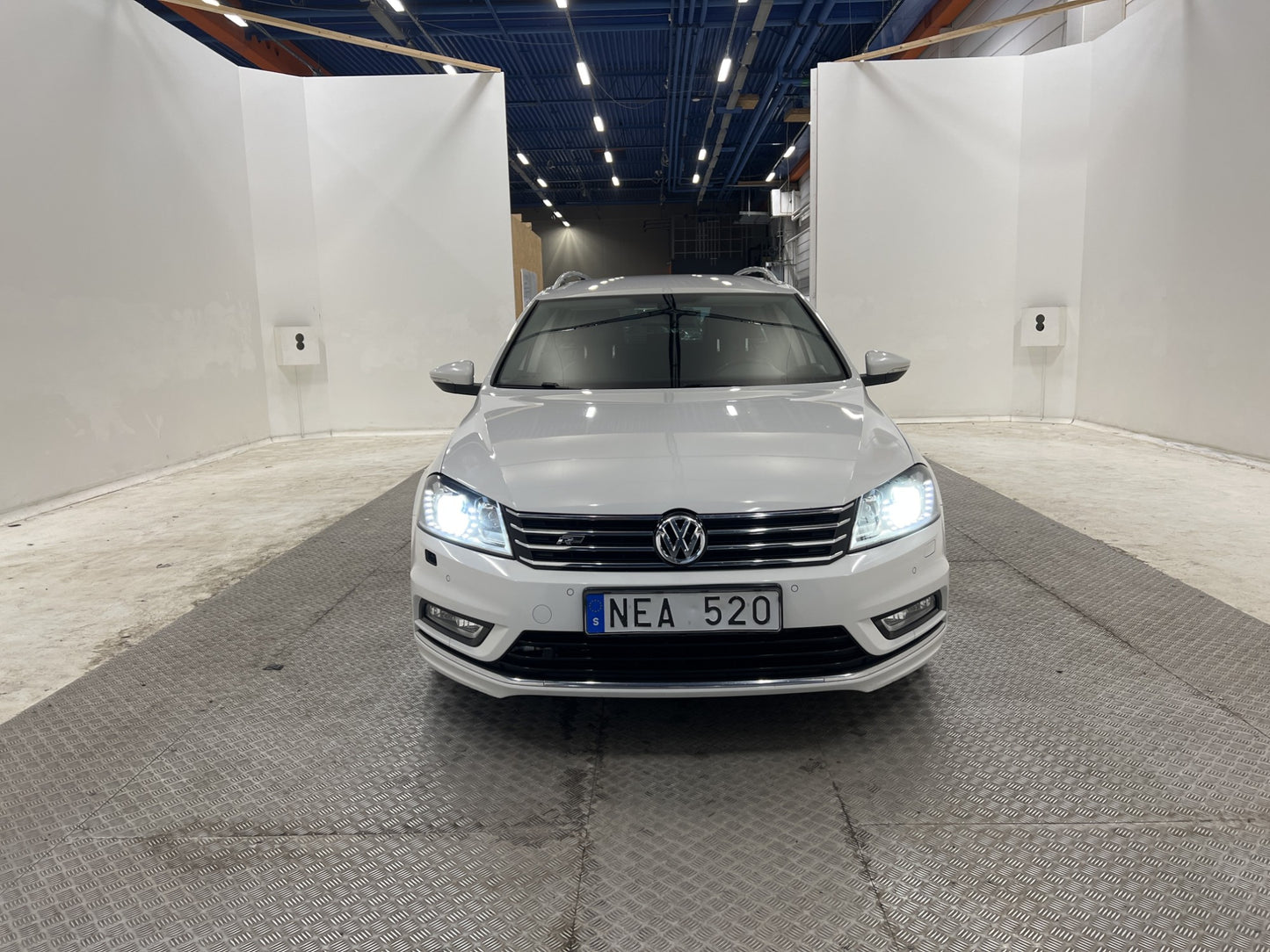 Volkswagen Passat 4M 170hk R-Line Bkamera Skinn M-Värm Drag