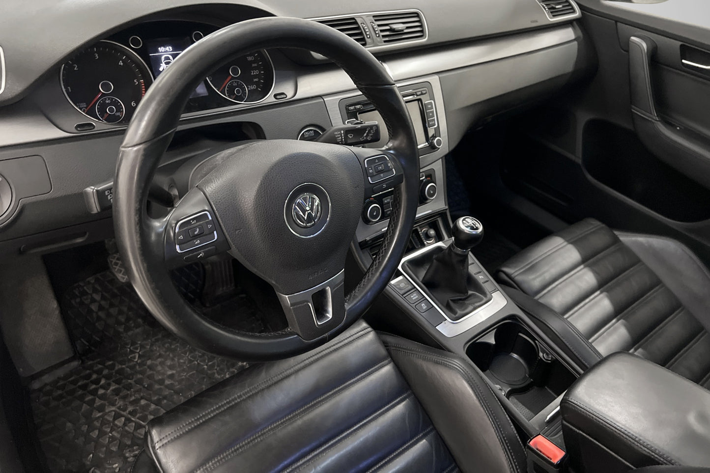 Volkswagen Passat 2.0 TDI 140hk  Sport Sensorer Drag Välserv