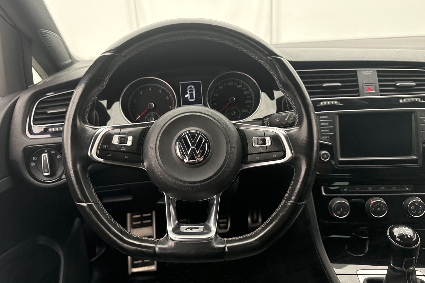 Volkswagen Golf 1.4 TSI 150hk R-Line CarPlay Adp-Farthållare