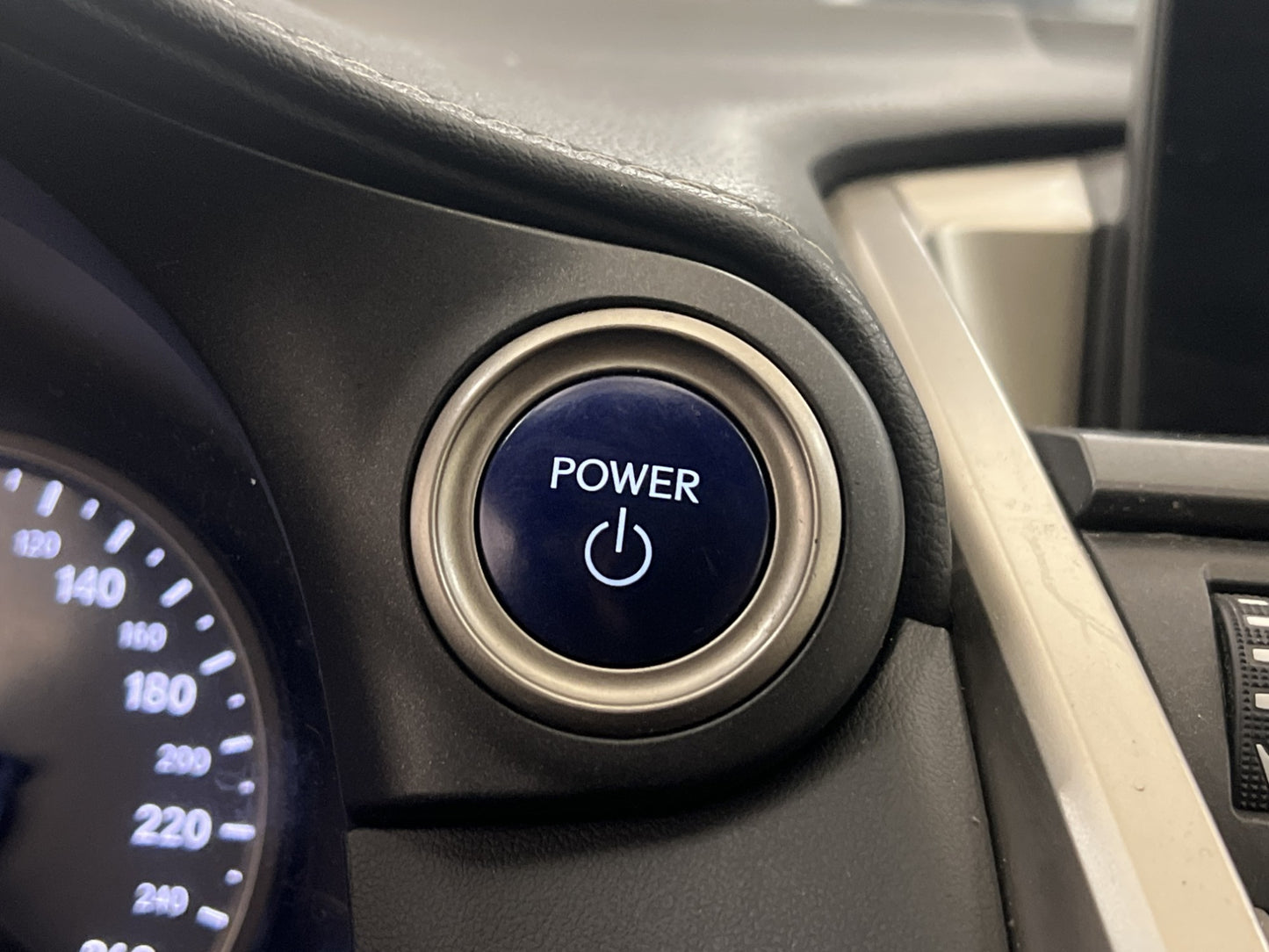 Lexus NX 300h E-CVT 197hk Kamera Keyless Halvksinn Välservad