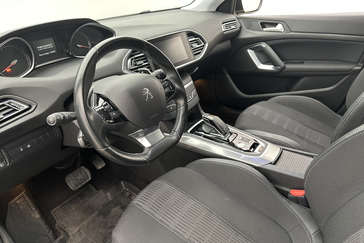 Peugeot 308 e-THP 130hk Allure Sensorer Halvskinn Välserv