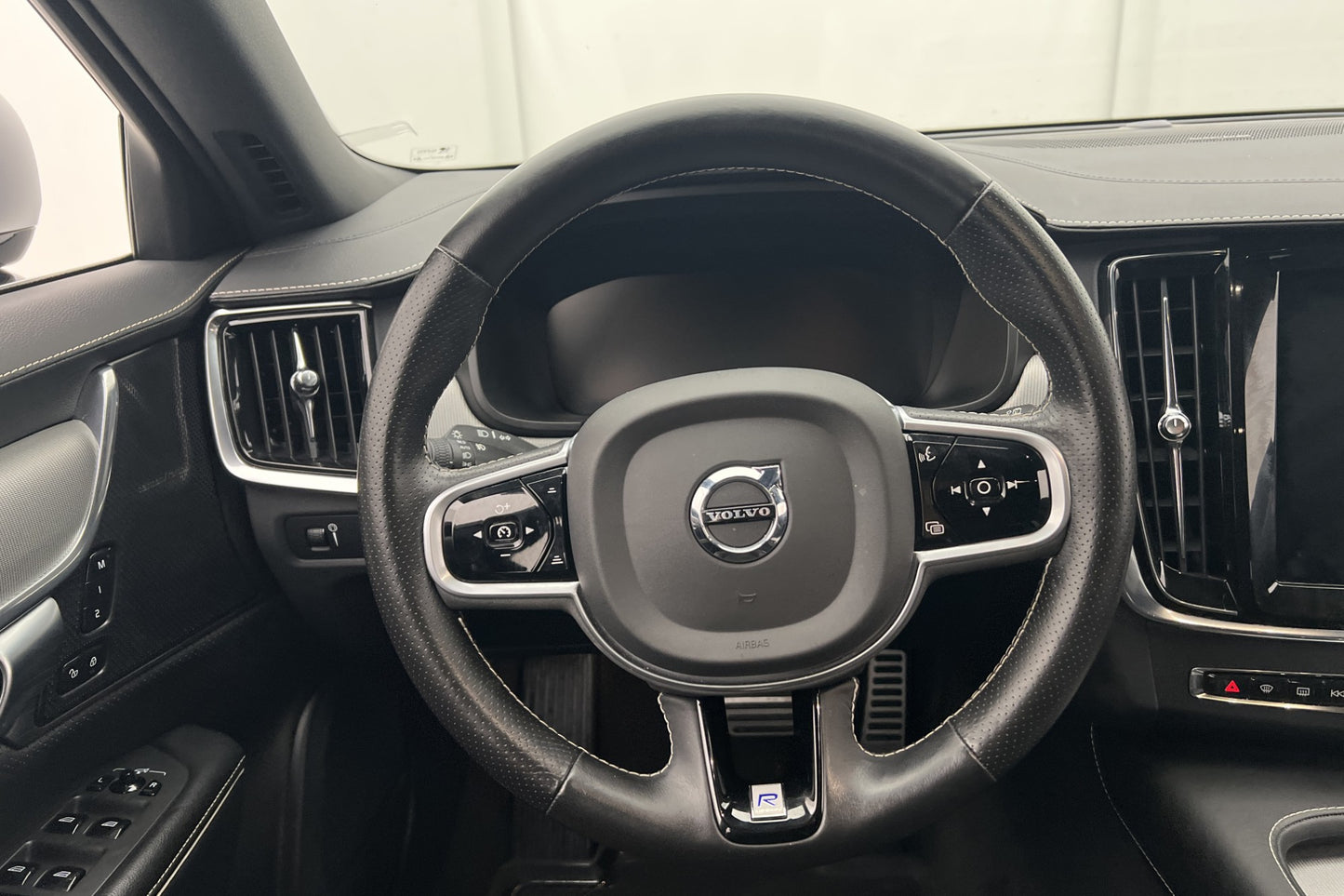 Volvo V90 T4 R-Design VOC Värmare H/K 360° GPS HUD BLIS Drag