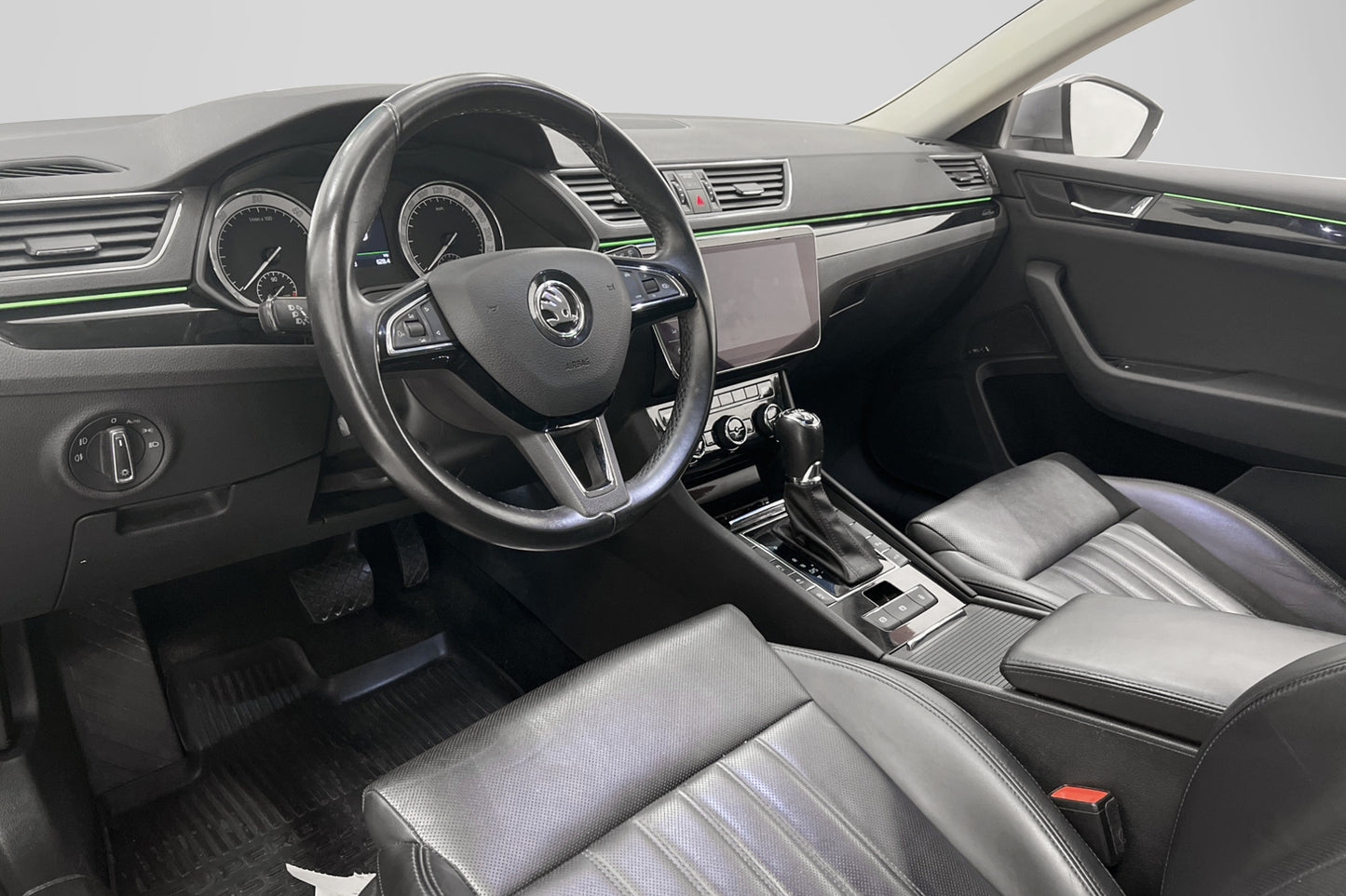 Skoda Superb Kombi 2.0 TDI 4x4 L&K D-värm Canton B-kamera