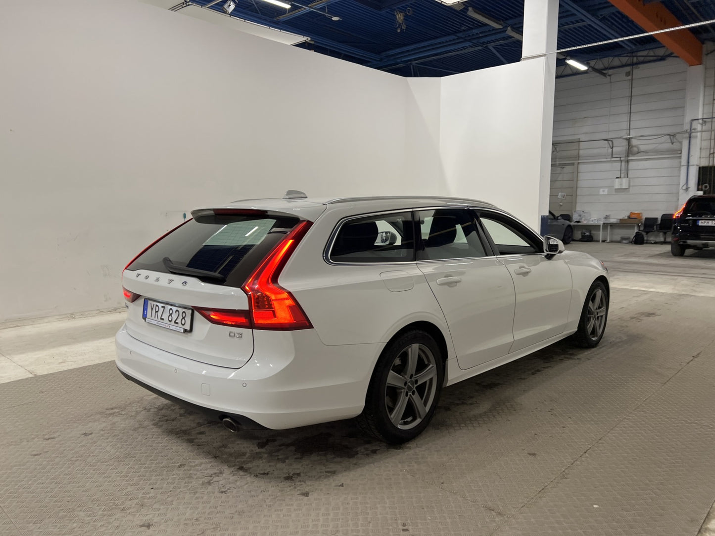 Volvo V90 D3 150hk Momentum Adv D-värm VOC Navi