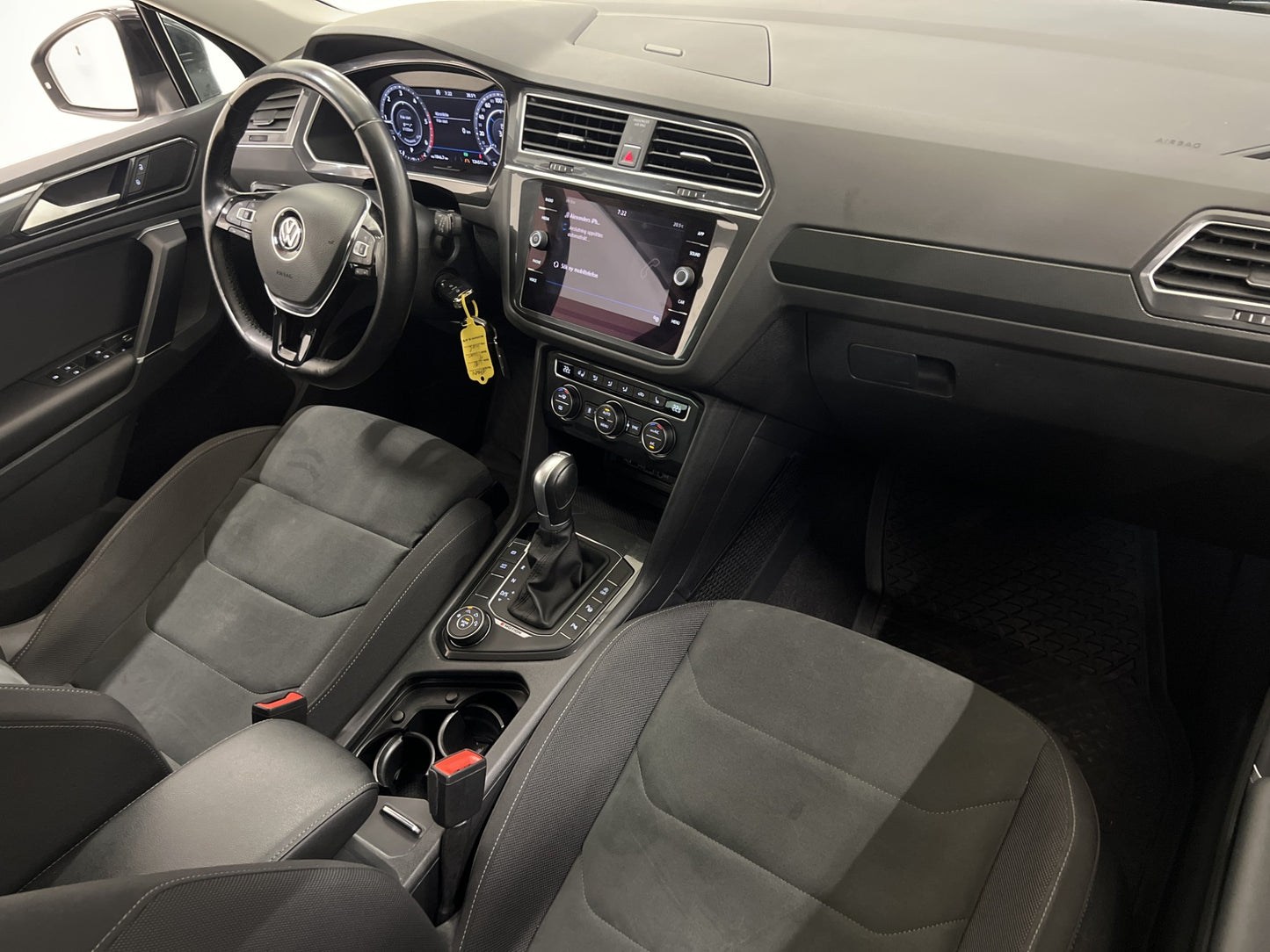 Volkswagen Tiguan 4M 190hk R-Line Cockpit Värmare B-Kam Drag