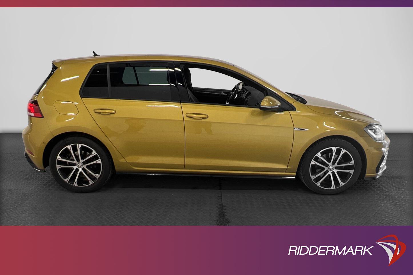 Volkswagen Golf 1.5 TSI  R-line T-lucka Alcantara Carplay