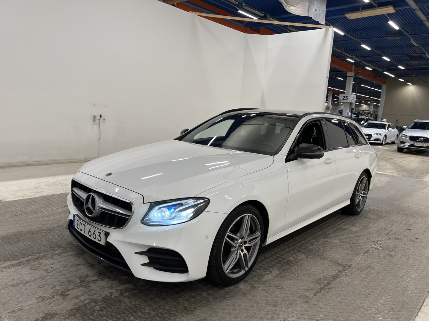 Mercedes-Benz E 220 T d 194hk AMG Pano 360° Burm Värm Wide