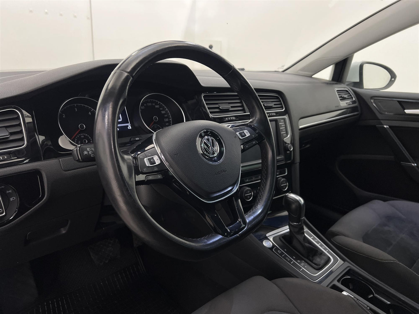 Volkswagen Golf 2.0 TDI 150hk DSG D-värm Dragkrok Panorama