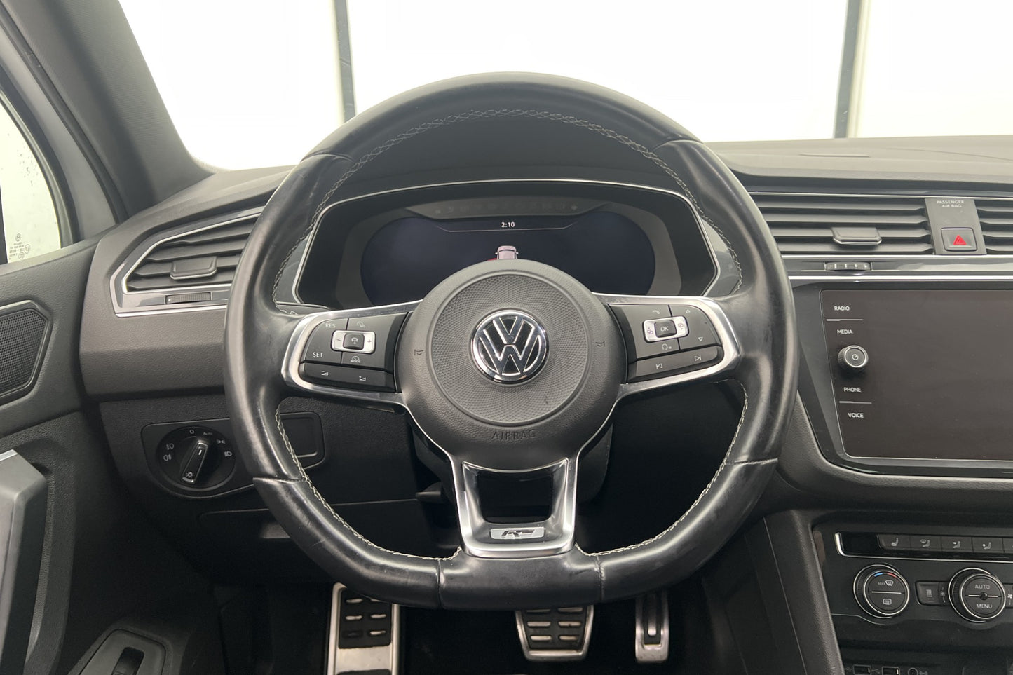 Volkswagen Tiguan 2.0 TSI 220hk 4M R-Line Cockpit Värmare