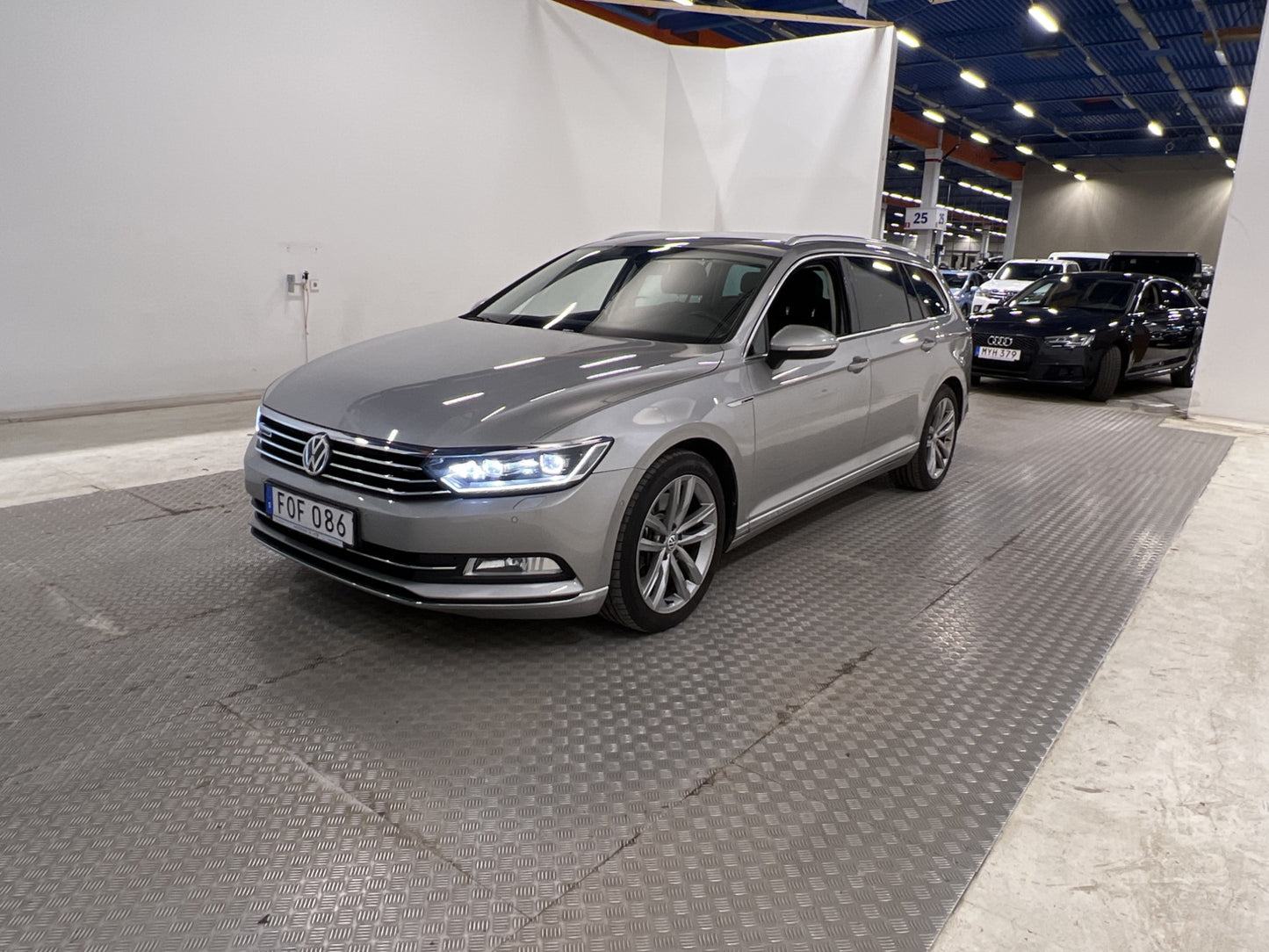 Volkswagen Passat 2.0 TDI 4Motion 240hk Värmare Navi Drag