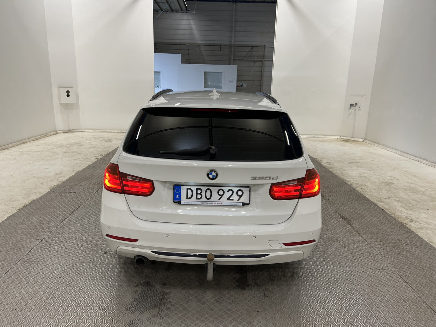 BMW 320 d Touring 184hk Sportline Rattvärme Drag Nyservad