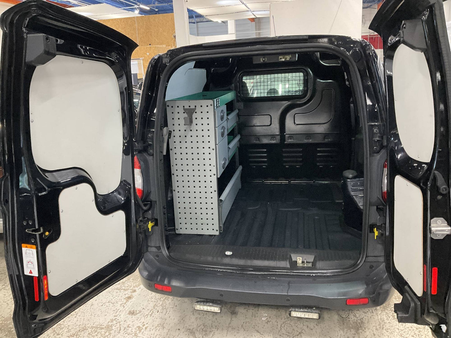 Ford Transit Courier 1.5 TDCi 75hk Värmare PDC Verkstad-inre