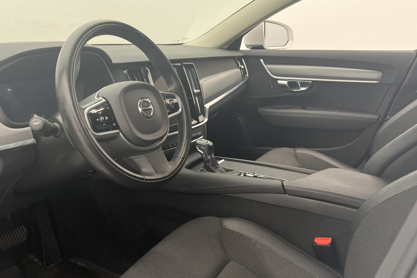 Volvo V90 D4 AWD 190hk VOC Värmare Kamera Keyless Drag MOMS