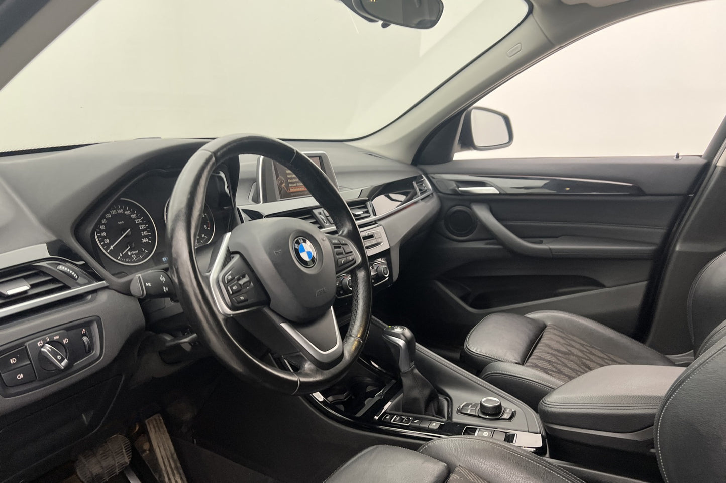 BMW X1 xDrive18d 150hk X-Line Kamera Rattvärme Drag Välserv