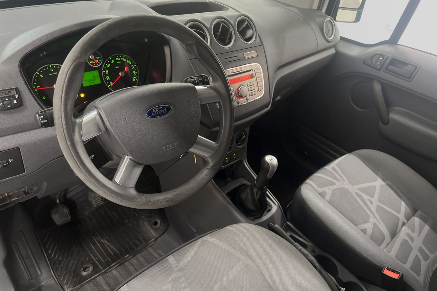 Ford Transit Connect 1.8TDCi Värmare Drag V-inredd Nyservad