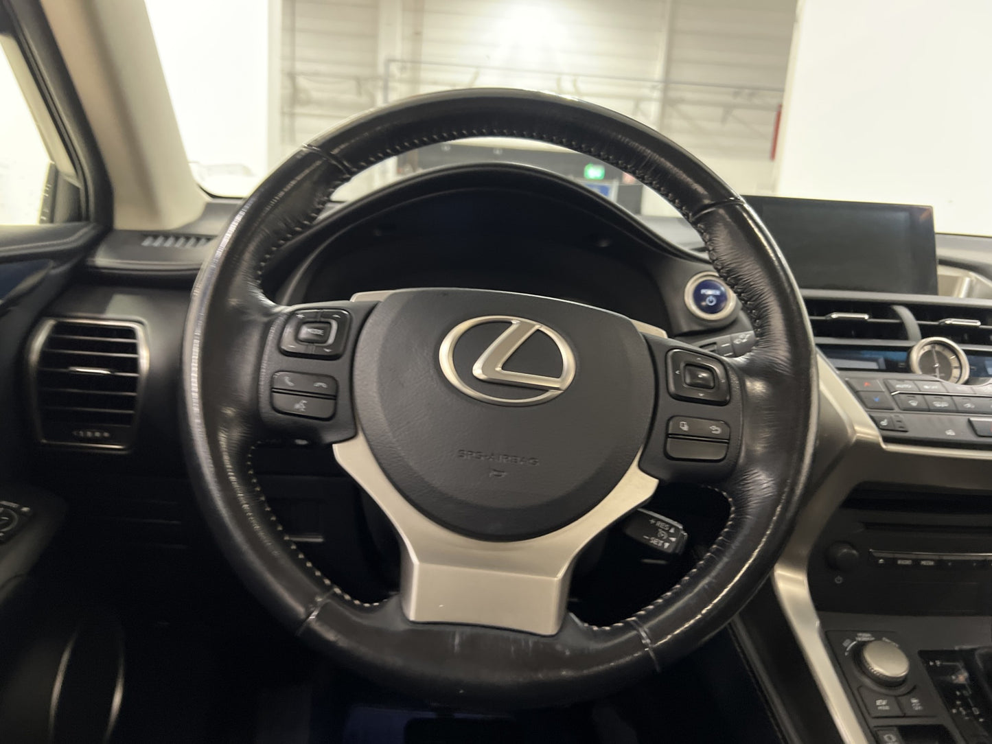 Lexus NX 300h AWD 181hk Keyless Låg skatt PDC 0,51l/Mil