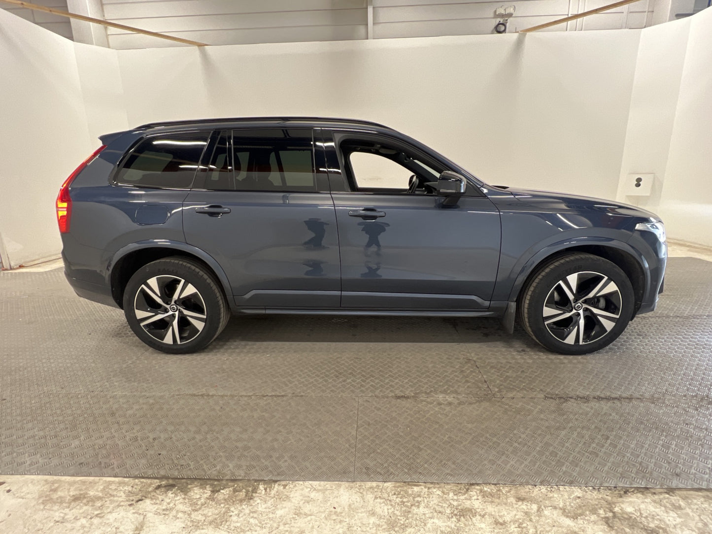 Volvo XC90 T8 AWD Recharge 392hk R-Design 7 Sits HK Drag 360