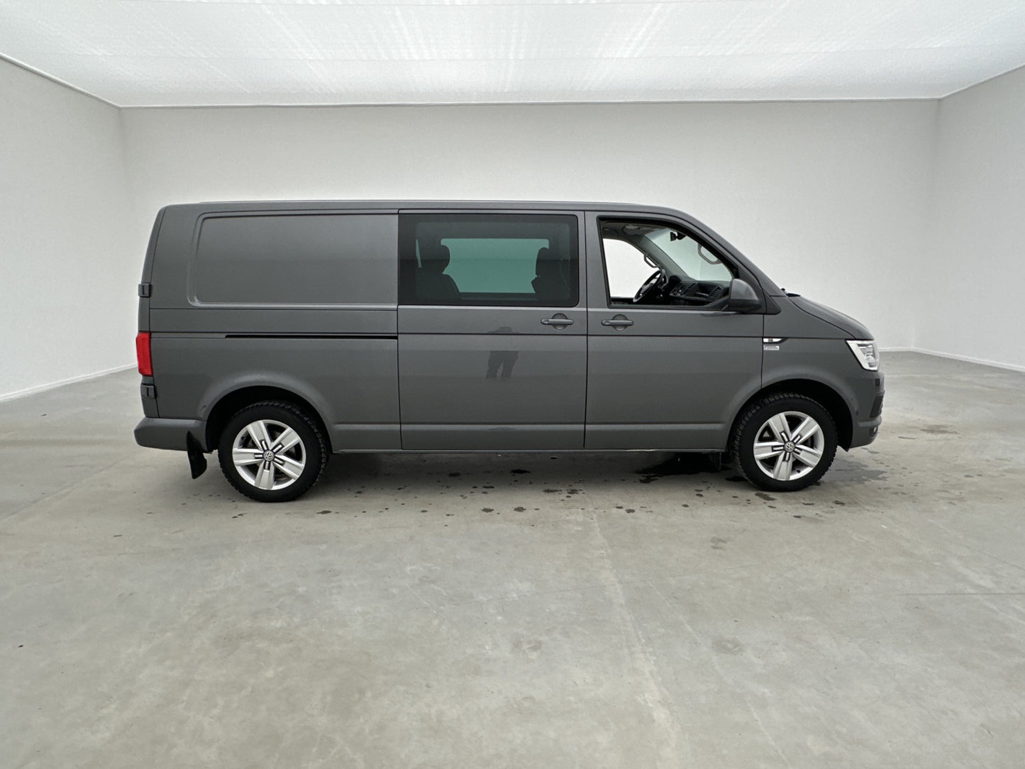 Volkswagen Transporter Kombi L2 4M Värmare Drag 5-Sits MOMS