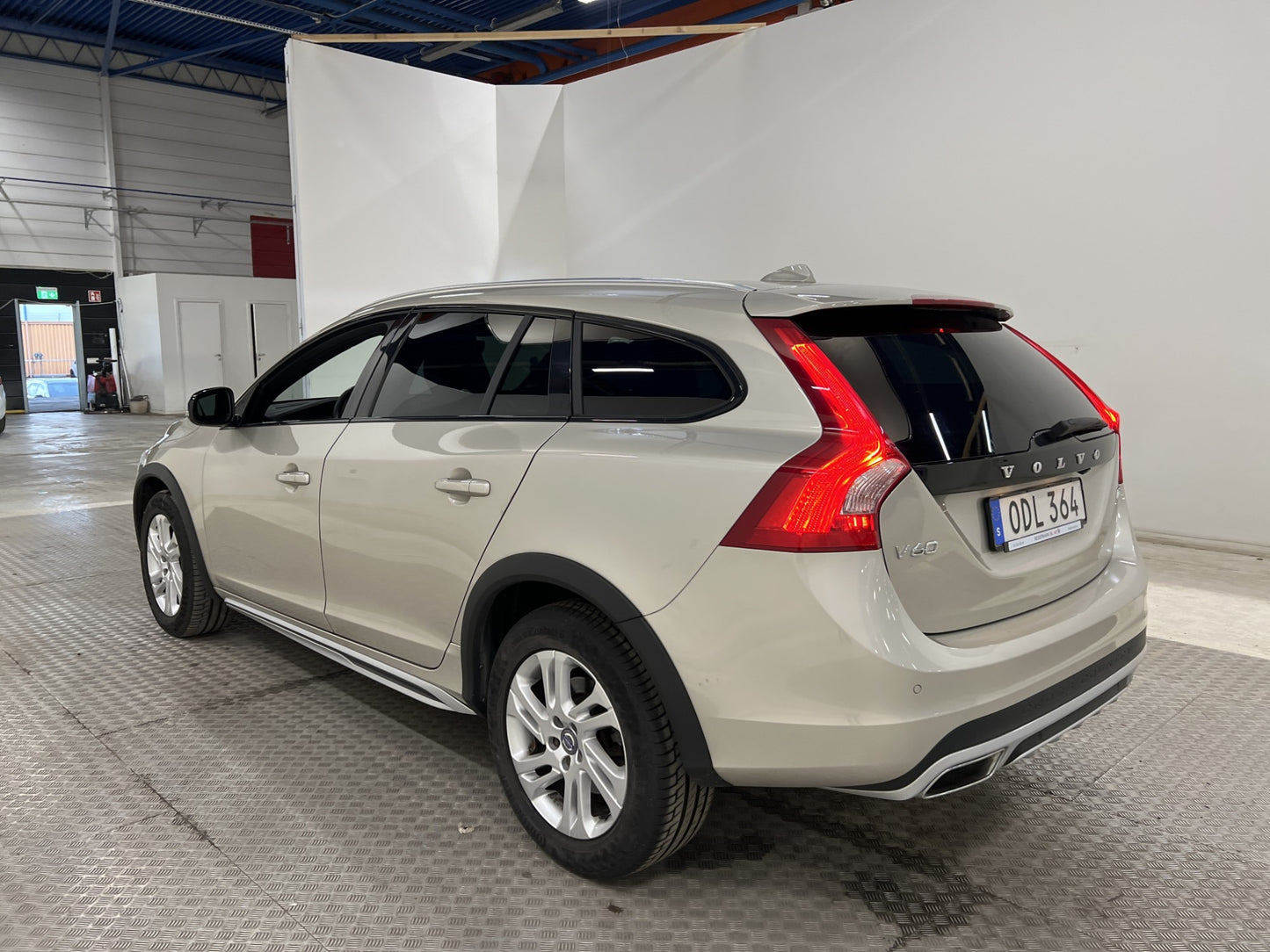 Volvo V60 Cross Country Momentum