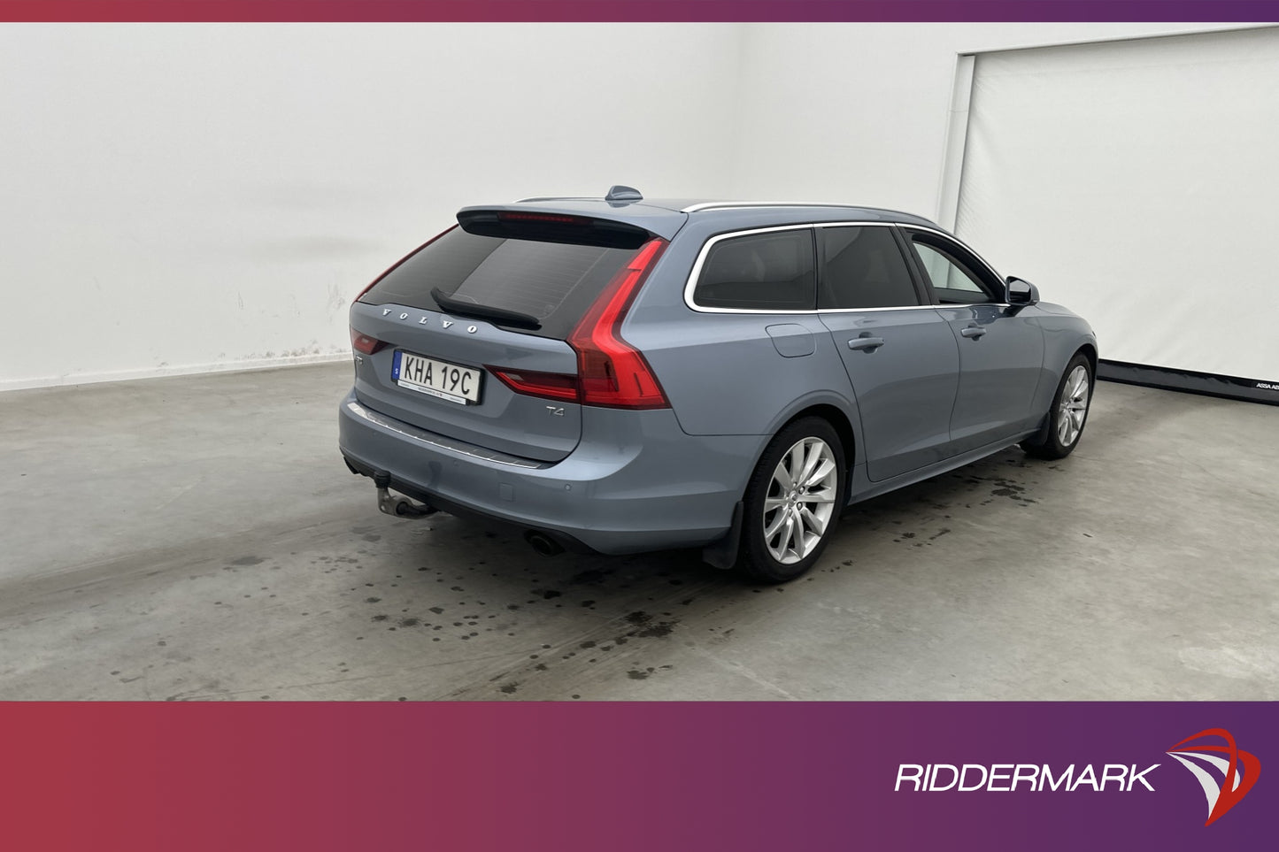 Volvo V90 T4 190hk Momentum Advanced P-Värm VOC B-Kamera GPS