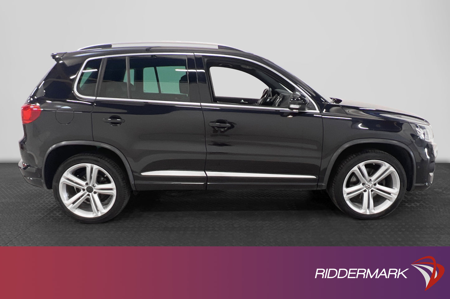 Volkswagen Tiguan 2.0 TDI 177hk 4M R-Line D-Värm Pano Skinn