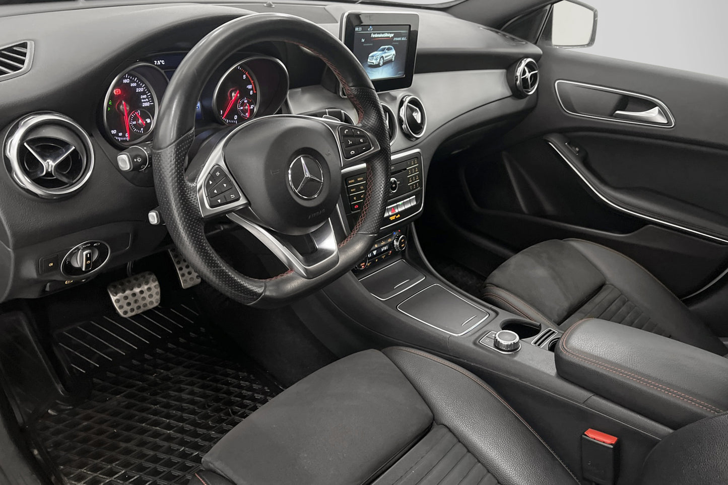 Mercedes-Benz GLA 200 d 136hk AMG Pano Halvskinn CarPlay